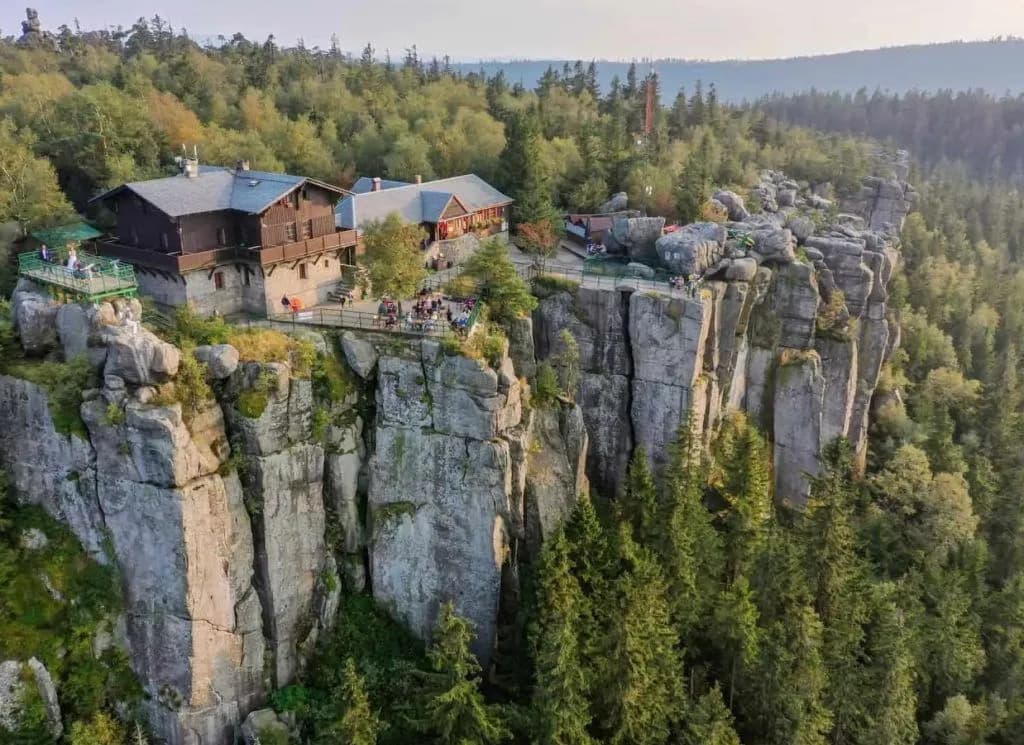 Góry Stołowe - gdzie najlepiej nocleg? Odkryj ukryte skarby regionu