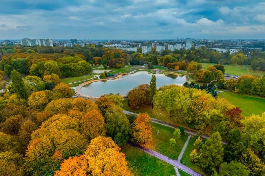Najlepsze atrakcje w Polach Mokotowskich, które musisz poznać