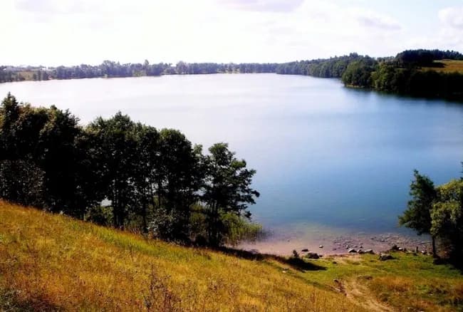 Największe jeziora w Polsce i ich niezwykłe położenie w pasie