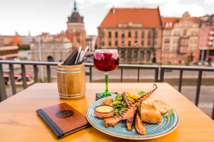 Gdzie zjeść w Gdańsku Brzeźnie? Najlepsze restauracje z widokiem