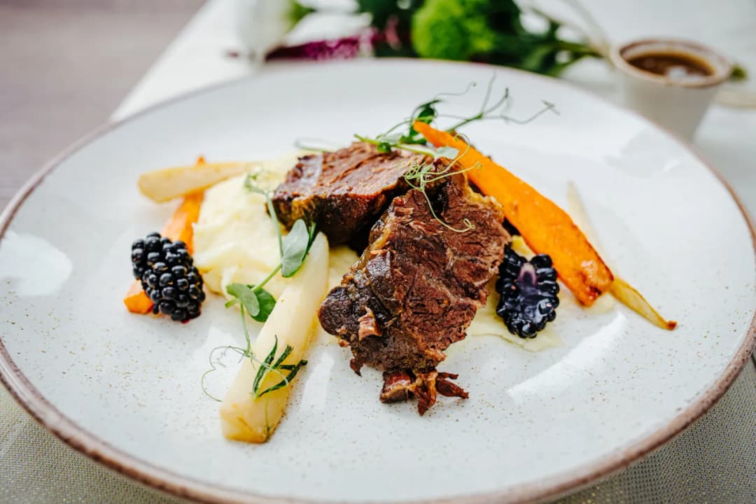 Gdzie zjeść w Kamiennej Górze? Odkryj najlepsze restauracje i kawiarnie