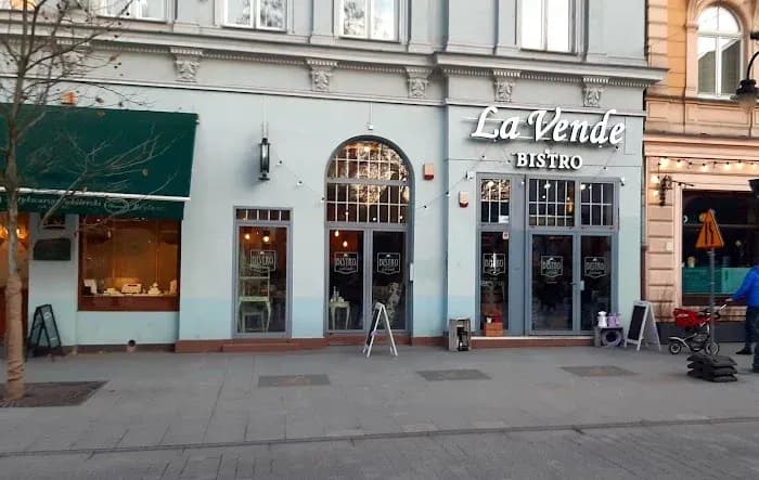 Gdzie zjeść na Piotrkowskiej? Odkryj najlepsze lokale w Łodzi