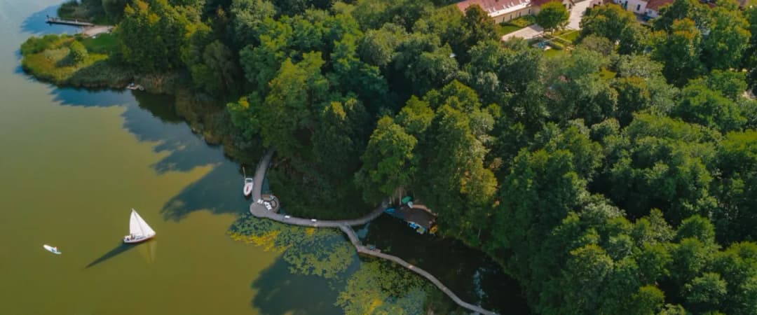 Najpiękniejsze miejsca w Polsce nad jeziorem, które musisz zobaczyć